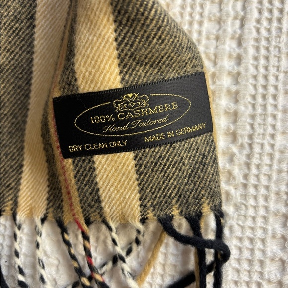 Unisex Adult Blk , Tan , & Red 100% Cashmere Plaid Classic Scarf (12.7 x 35) - Picture 8 of 8